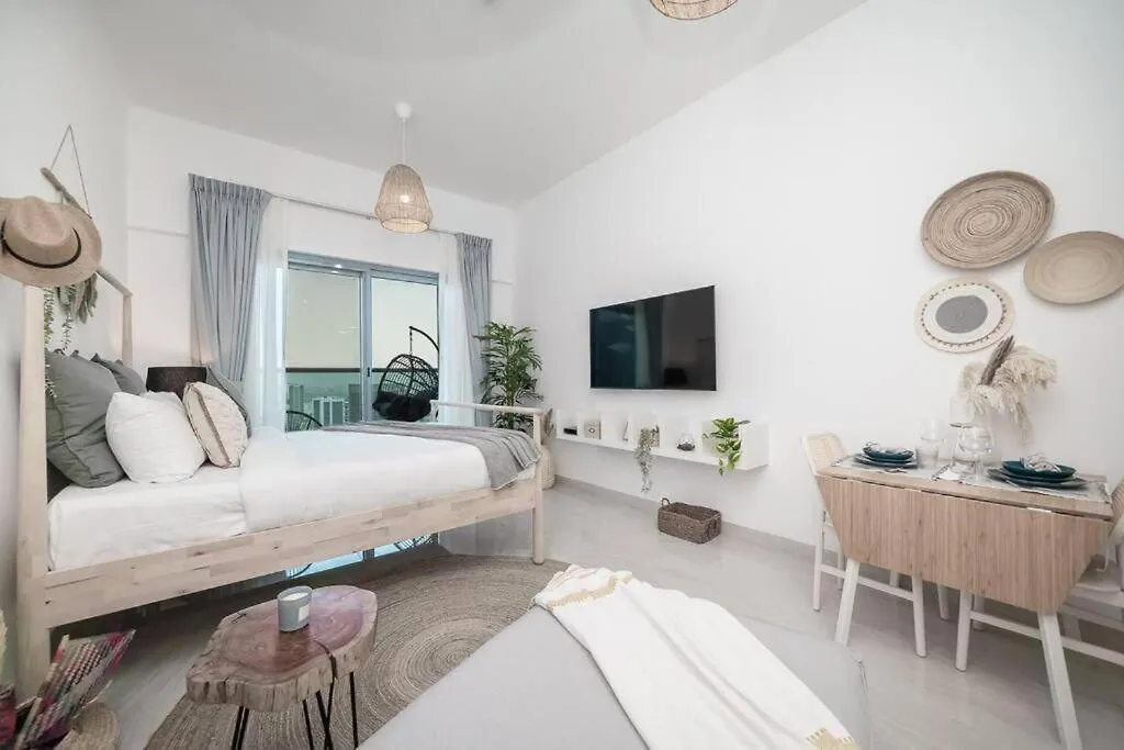 Stylish Studio With Pool And Gym Dubai